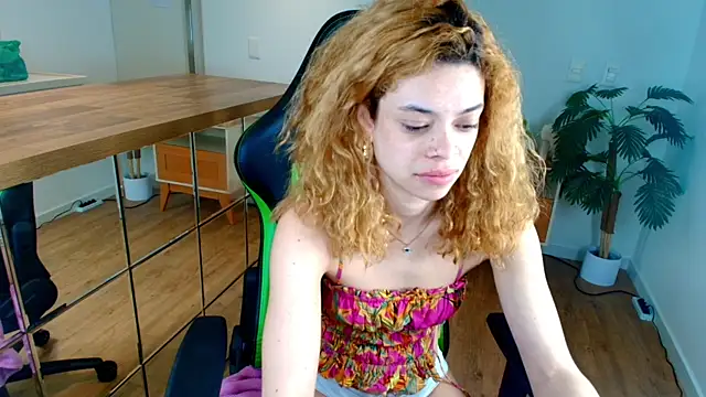 Sky_sparkle Adlı Modelin Canlı XXX Sohbeti