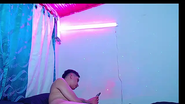 Noah_Smith3 Adlı Modelin Web Kamerası Şovu