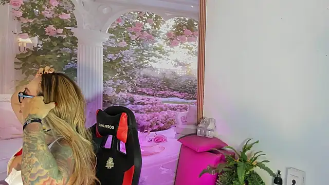 LaylaWatsson's Webcam Show