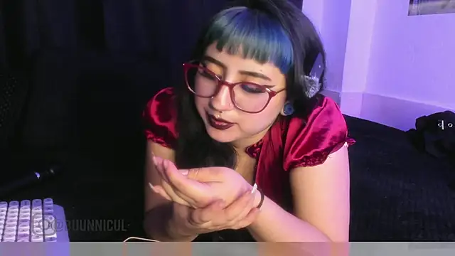 LarissaHell's Live XXX Chat