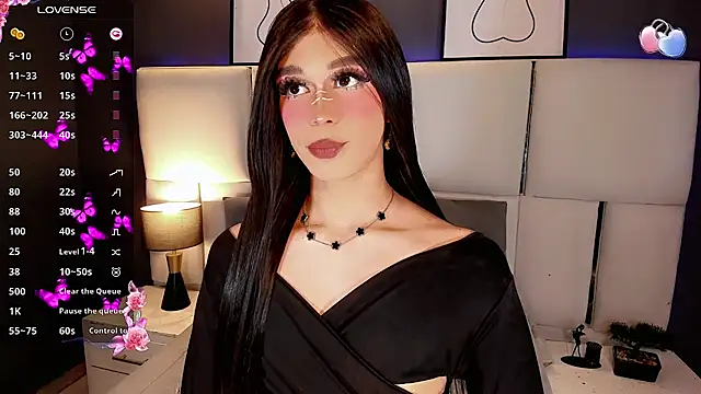 Megaan_Dolll Show in webcam