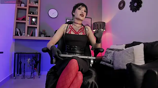 Madameee_xx: διαδικτυακό σόου στην κάμερα