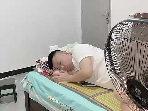 zzj_4718's Webcam Show