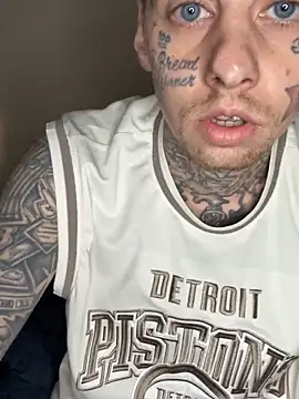 tattedupguy Show in webcam