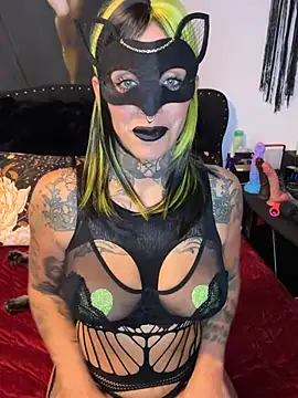 MaskedMamiXXX 即時 XXX 聊天