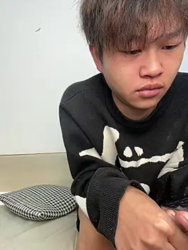 luo-77 Show Webcam