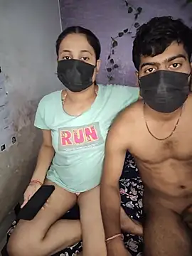 HORNY_BITES: διαδικτυακό σόου στην κάμερα