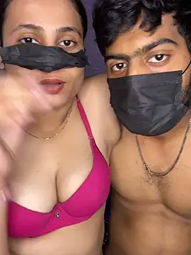 Show modela HORNY_BITES na web-kameri
