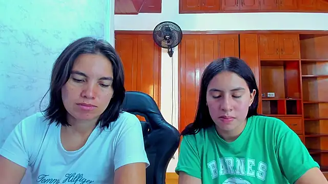 Soffy_and_Emily's Webcam Show