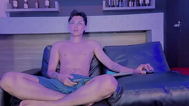 Pokazy przed kamerką – tian_sex
