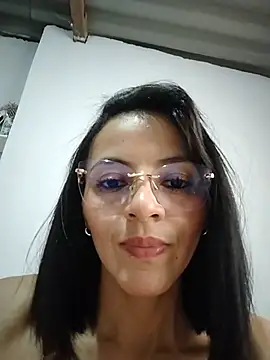Honey_xxxx1 Adlı Modelin Canlı Sohbet Odası