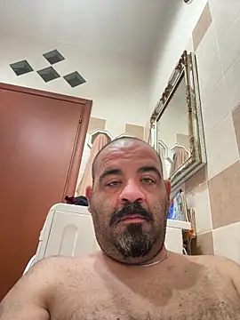 Maury12367: διαδικτυακό σόου στην κάμερα