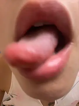 Czat XXX na żywo – okgirl_23