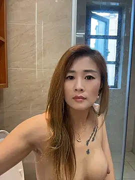 okgirl_23 élő XXX-chatje