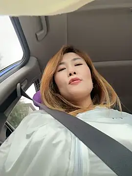 צ'אט XXX בשידור חי של okgirl_23