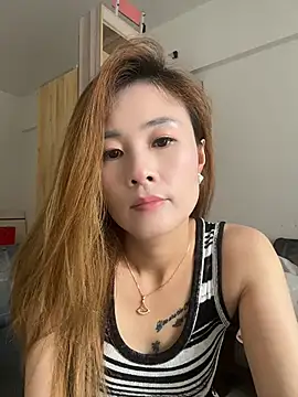 okgirl_23 Show in webcam
