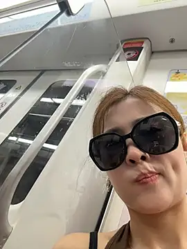 Chat +18 de okgirl_23 ao vivo
