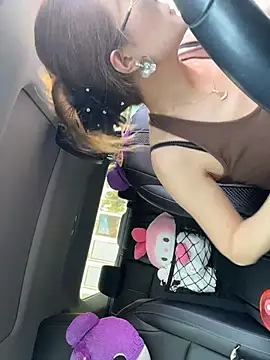צ'אט XXX בשידור חי של okgirl_23