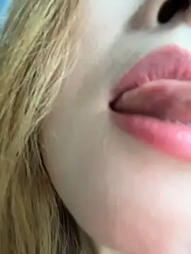 okgirl_23's Live XXX Chat