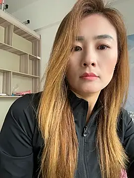 okgirl_23 élő XXX-chatje