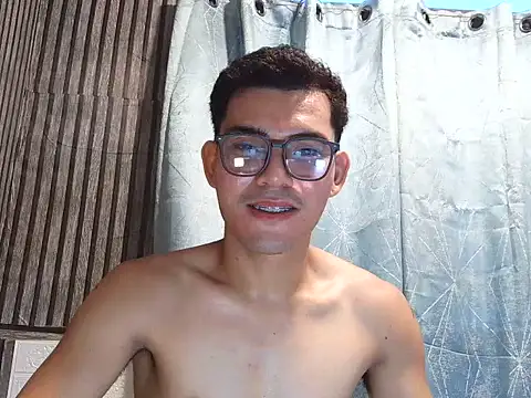 moremoreguys Webcam show