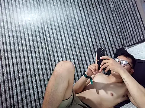 moremoreguys – webcam-show