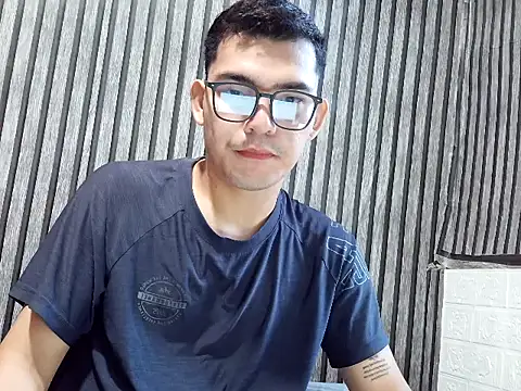 moremoreguys' Webcam Show