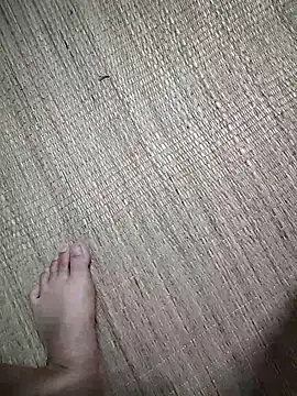 -Tara-a 在線直播表演