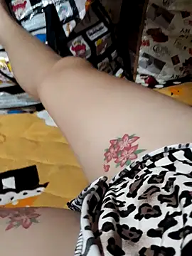 -Tara-a 離線 XXX 聊天