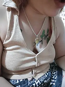 -Tara-a élő XXX-chatje