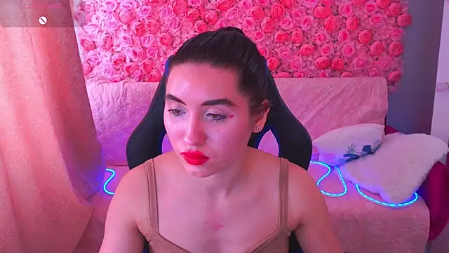 Pokazy przed kamerką – Lola_Leeee