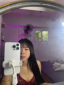 Lov3lily Chat XXX in diretta