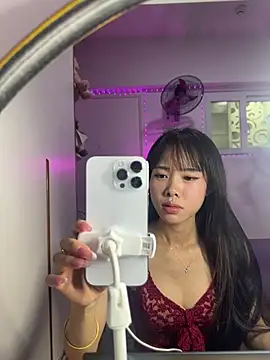Lov3lily: απευθείας συνομιλία ΧΧΧ