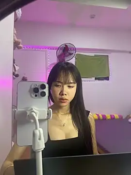 Lov3lily 在線直播表演