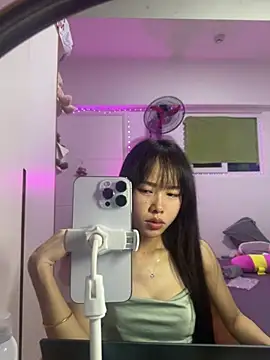 Lov3lily Adlı Modelin Canlı XXX Sohbeti