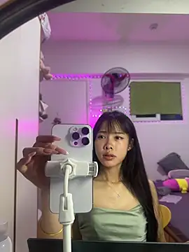 Lov3lily 即時 XXX 聊天