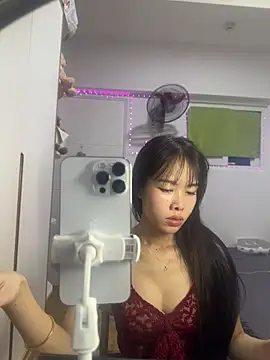 Lov3lily: απευθείας συνομιλία ΧΧΧ