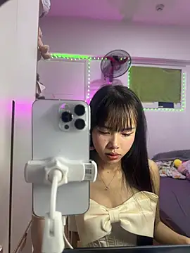 Lov3lily Adlı Modelin Canlı XXX Sohbeti