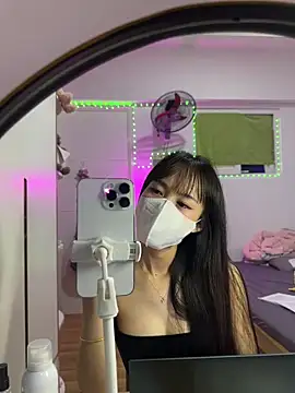 Lov3lily Adlı Modelin Canlı XXX Sohbeti