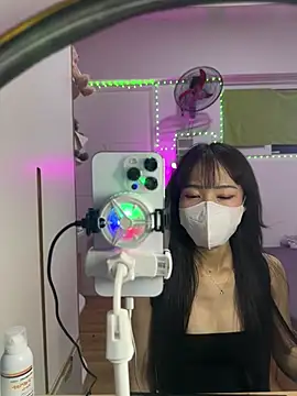 Lov3lily 在線直播表演