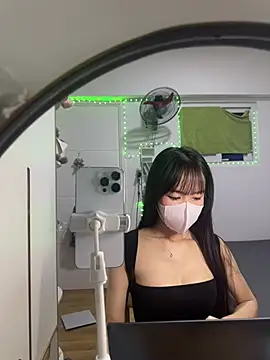 Lov3lily 网络视讯表演