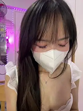 Lov3lily Chat XXX in diretta