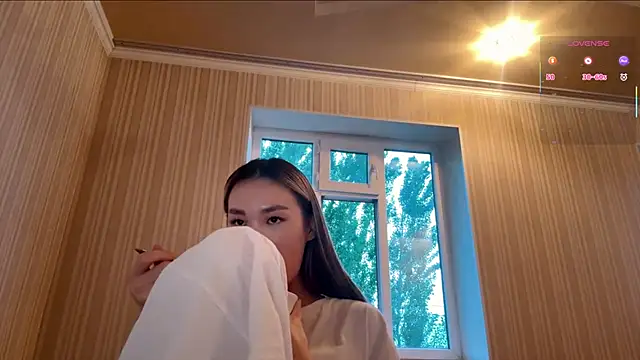 Show modela JenellKjelland na web-kameri