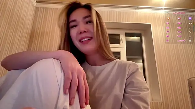 Show modela JenellKjelland na web-kameri