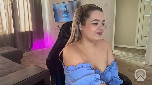 cuddly_blonde's Webcam Show