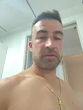 Turunner: διαδικτυακό σόου στην κάμερα