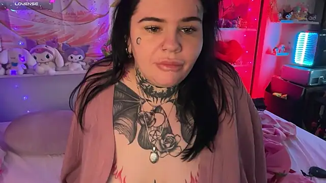 BigBootyHolly webcam show
