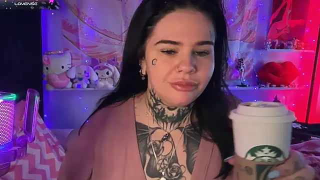 BigBootyHolly webcam show