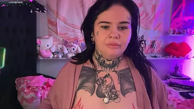 BigBootyHolly webcam show