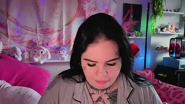 BigBootyHolly Шоу с уебкамера